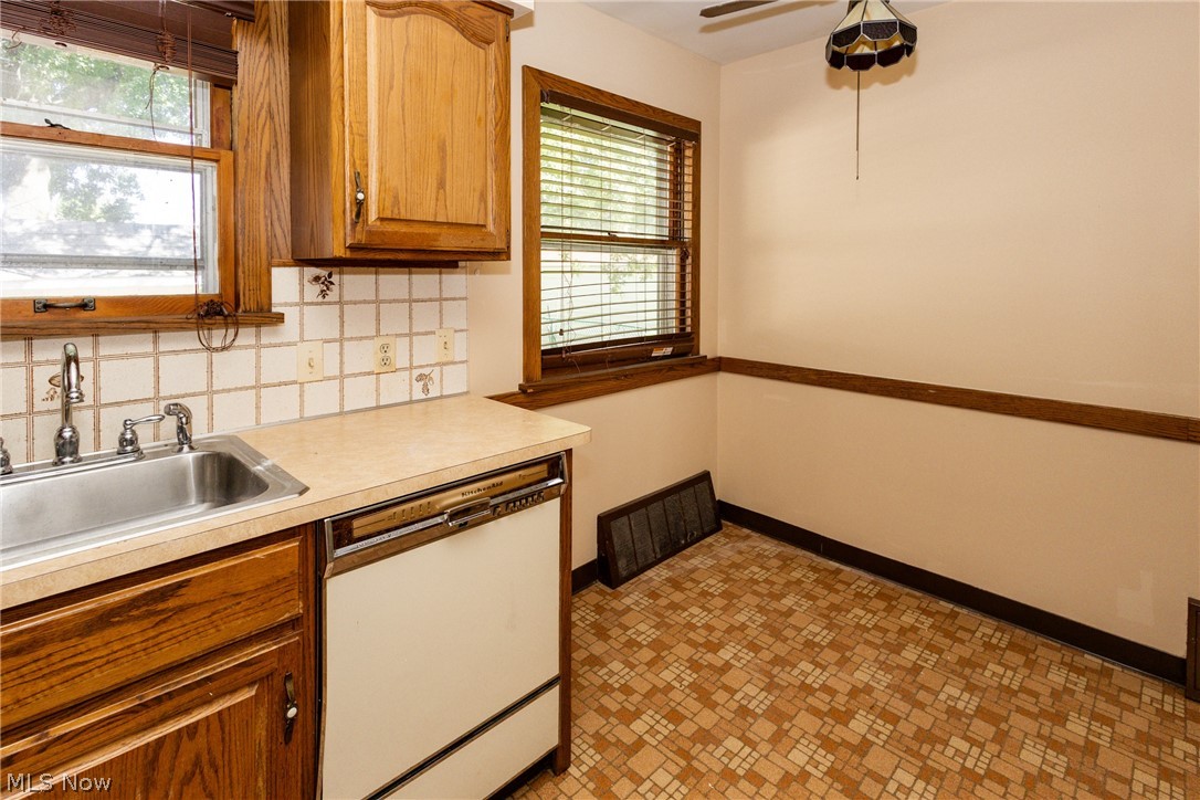 29933 Enid Road Wickliffe OH 44092