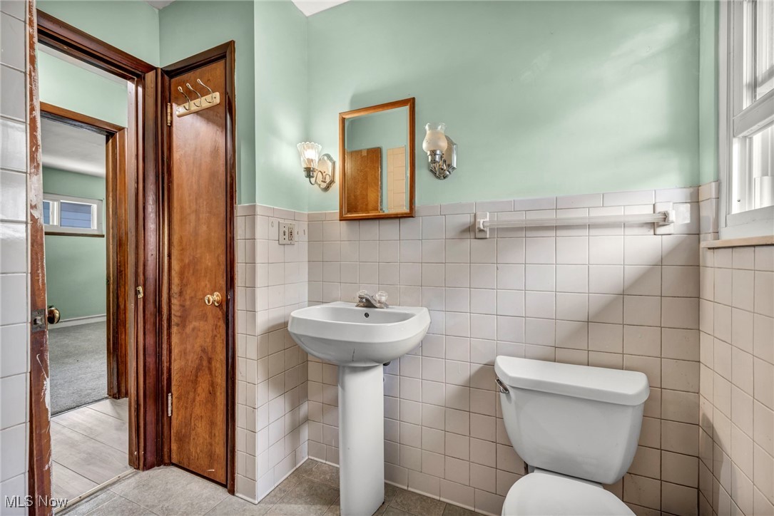 874 Iona Avenue Akron OH 44314