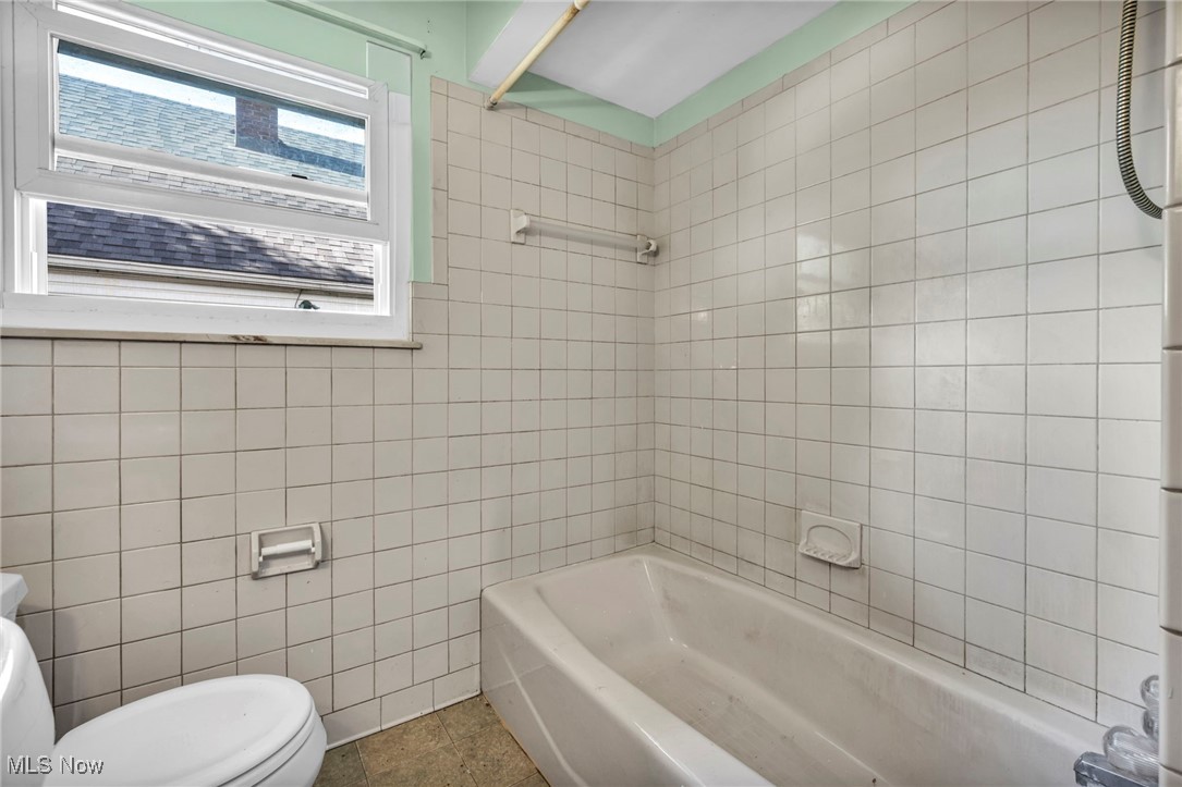 874 Iona Avenue Akron OH 44314