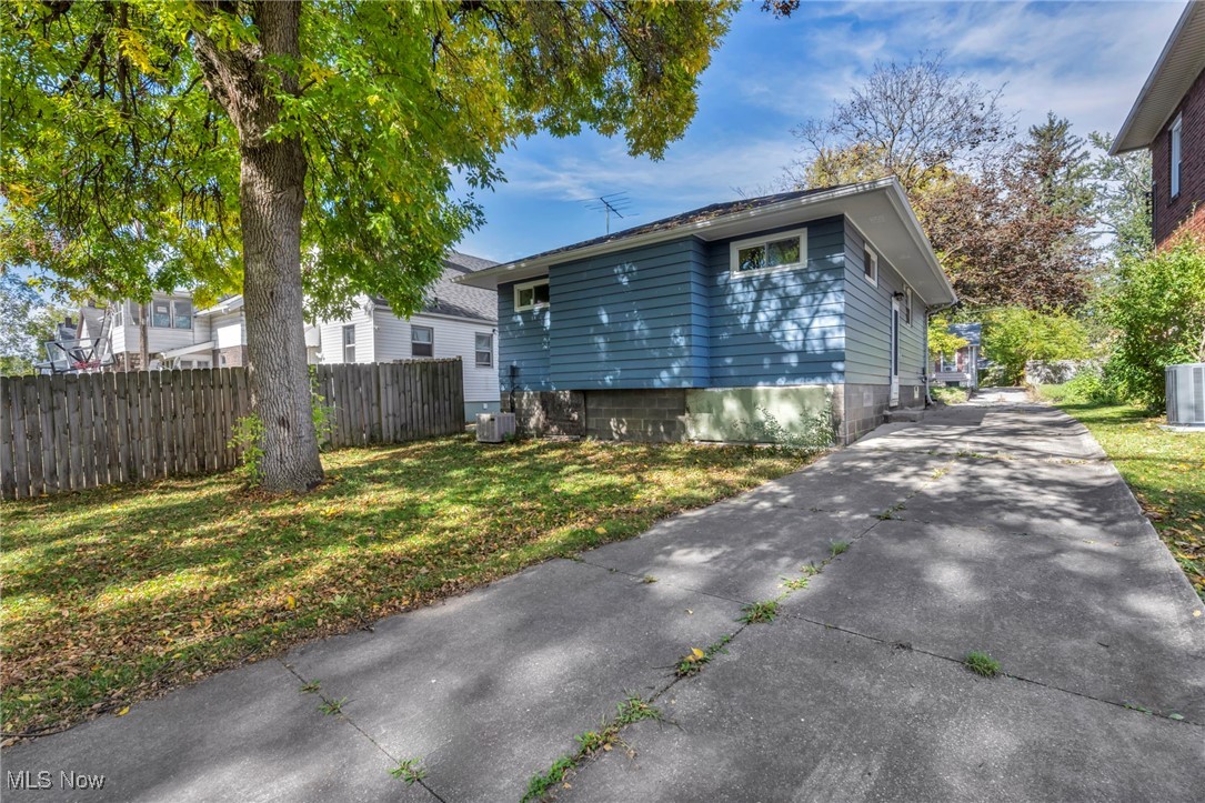 874 Iona Avenue Akron OH 44314