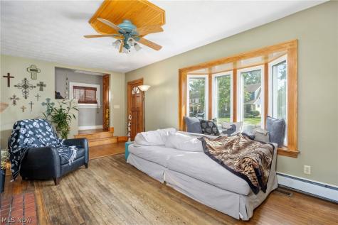 17200 Elsienna Avenue Cleveland OH 44135