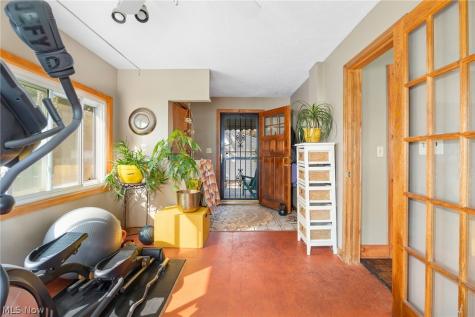 17200 Elsienna Avenue Cleveland OH 44135