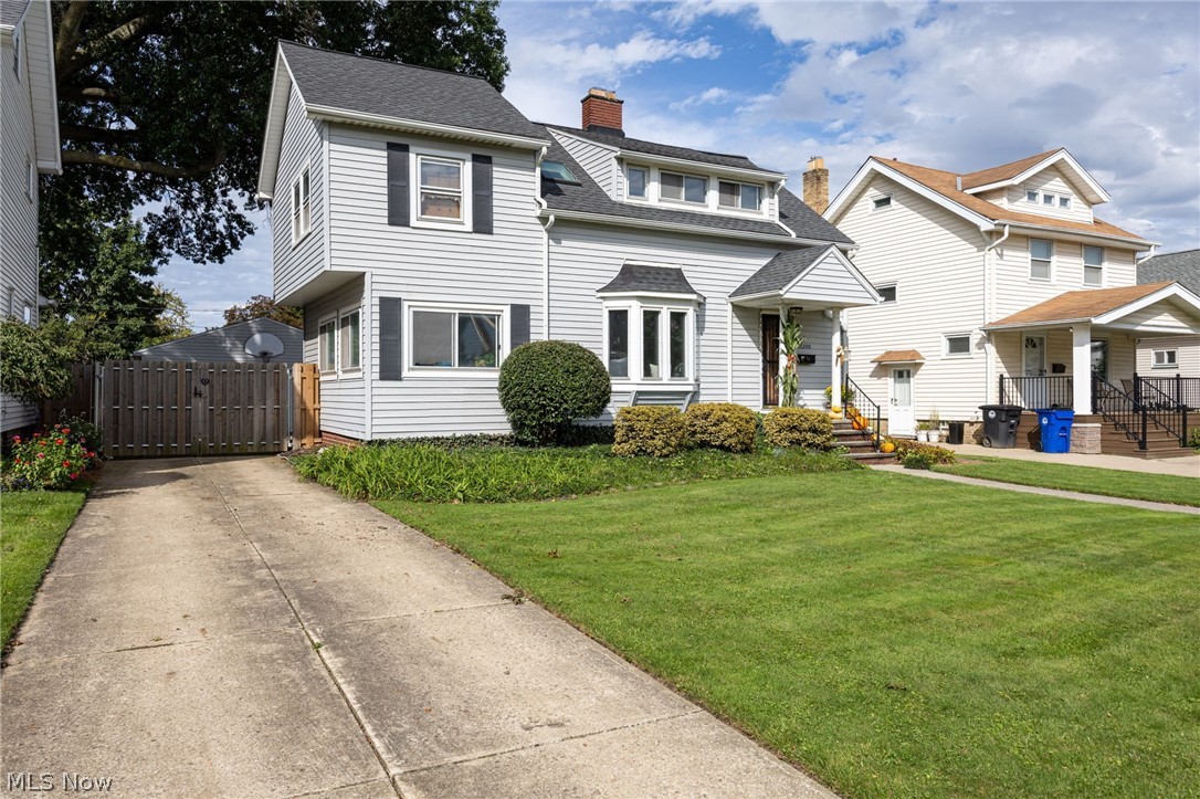 17200 Elsienna Avenue Cleveland OH 44135