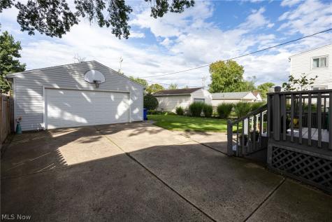 17200 Elsienna Avenue Cleveland OH 44135