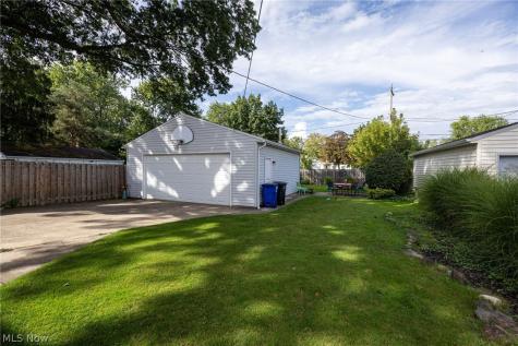 17200 Elsienna Avenue Cleveland OH 44135