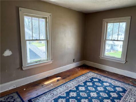 677 Eastland Avenue Akron OH 44305