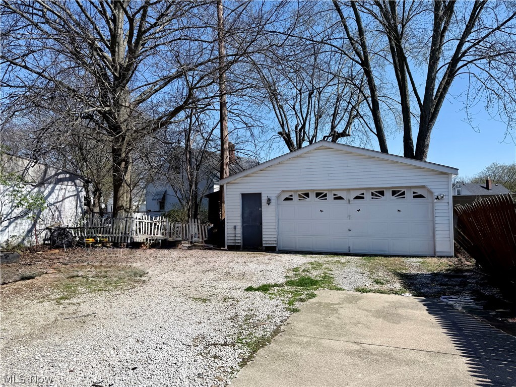 677 Eastland Avenue Akron OH 44305