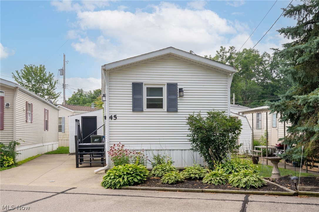 45 Flamingo Avenue Amherst OH 44001