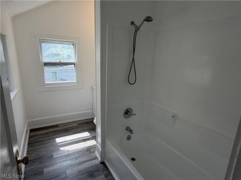 8602 Jeffries Avenue Cleveland OH 44105