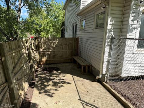 8602 Jeffries Avenue Cleveland OH 44105