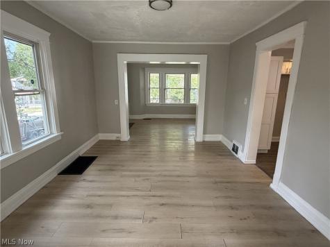 8602 Jeffries Avenue Cleveland OH 44105
