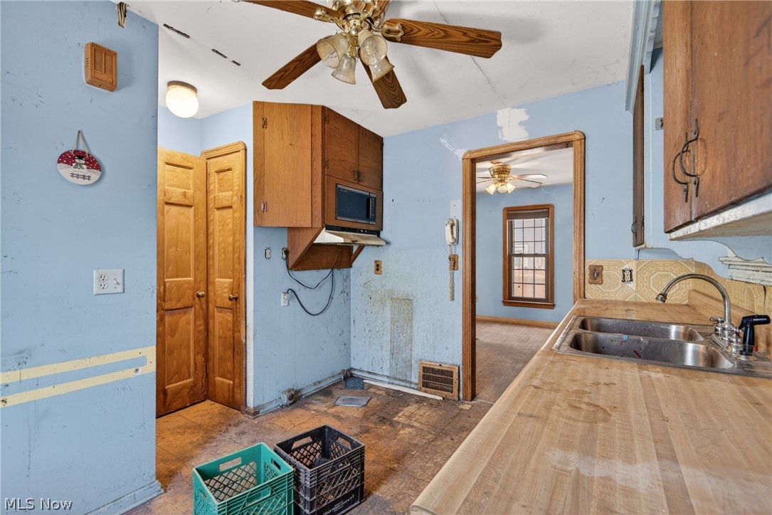 17110 Puritas Avenue Cleveland OH 44135