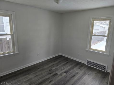 4667 E 86th Street Garfield Heights OH 44125