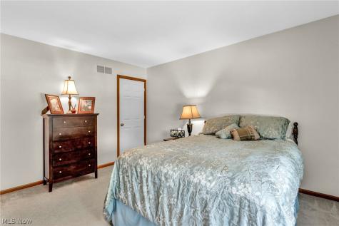 19990 Winding Trail Strongsville OH 44149