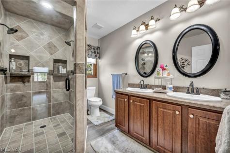 19990 Winding Trail Strongsville OH 44149