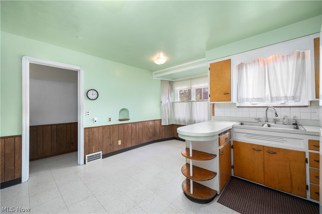 6515 Wedgewood Drive North Olmsted OH 44070