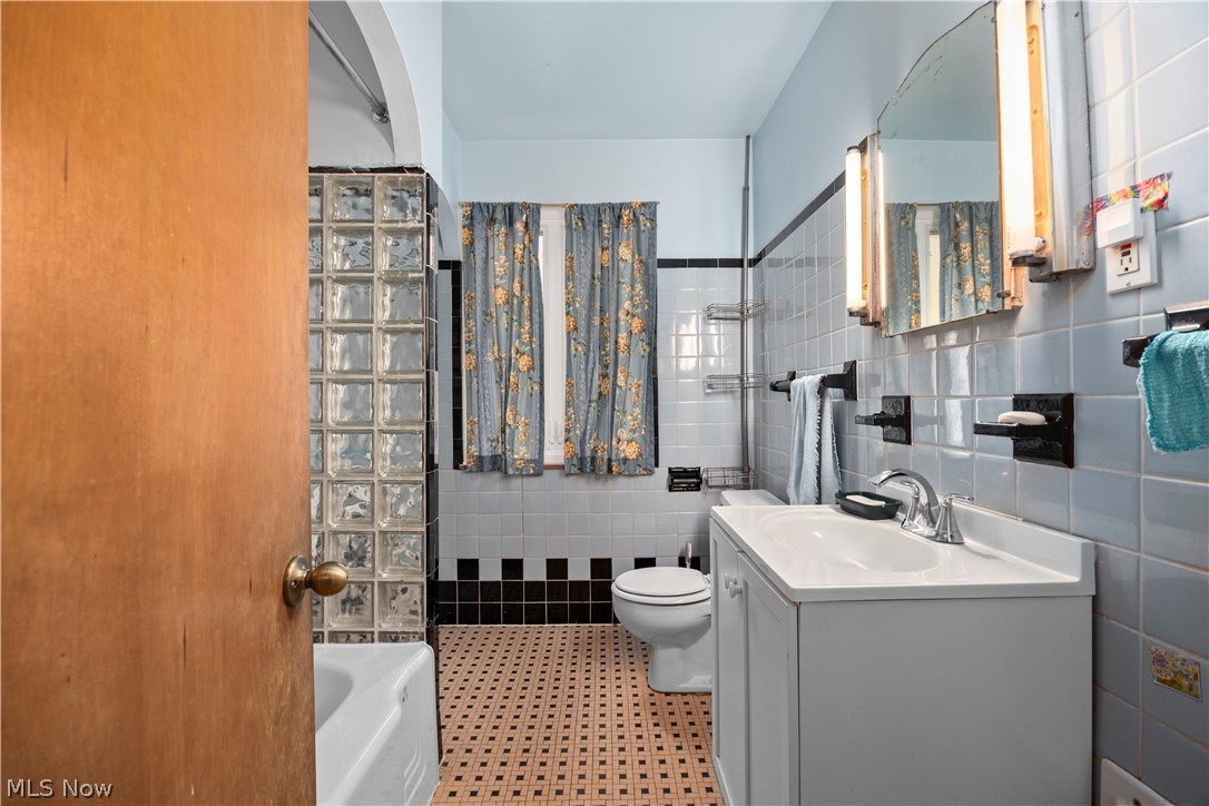 6515 Wedgewood Drive North Olmsted OH 44070