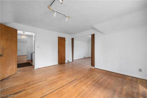 6515 Wedgewood Drive North Olmsted OH 44070