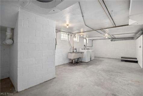 6515 Wedgewood Drive North Olmsted OH 44070