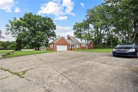 6515 Wedgewood Drive North Olmsted OH 44070