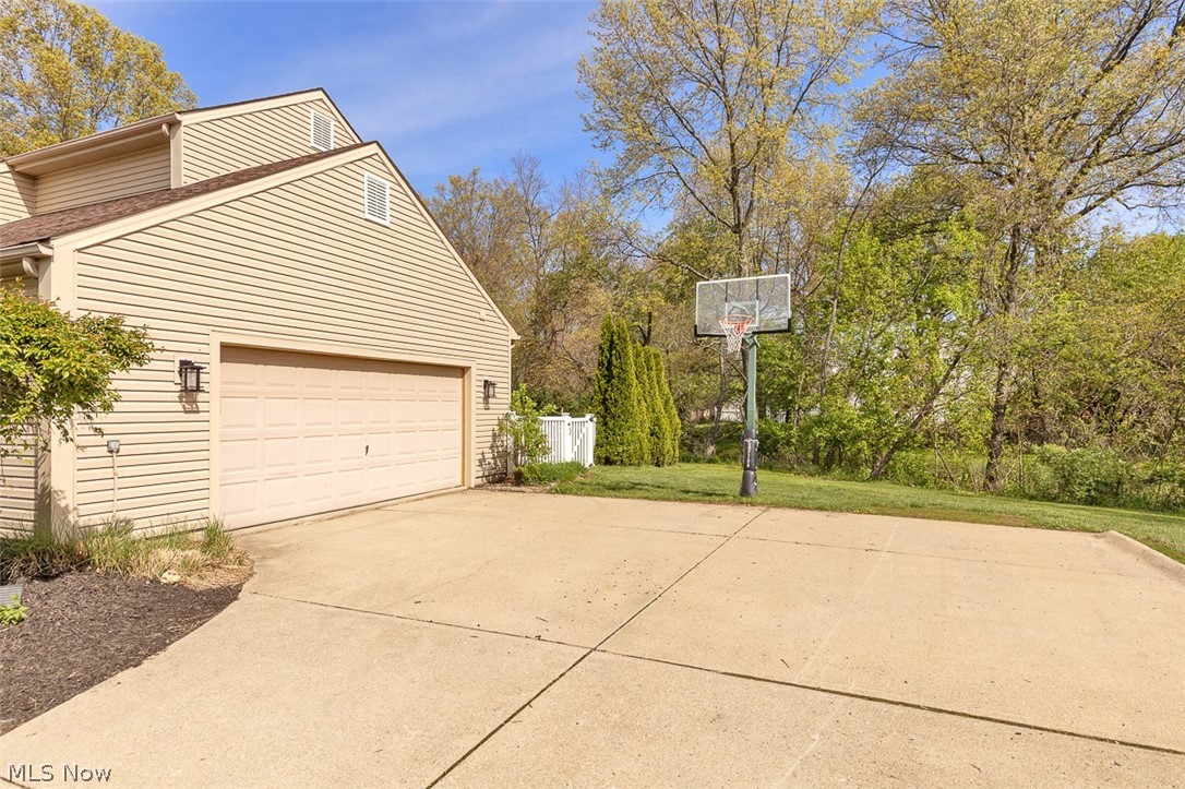 32290 Orchard Park Drive Avon Lake OH 44012