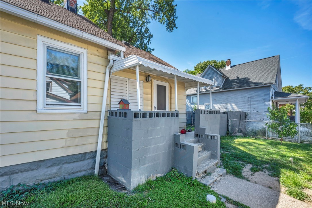 3502 Carlyle Avenue Cleveland OH 44109
