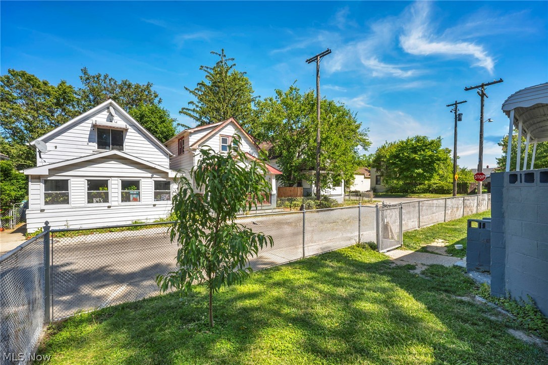 3502 Carlyle Avenue Cleveland OH 44109