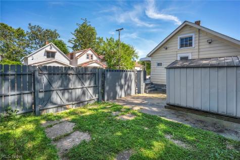 3502 Carlyle Avenue Cleveland OH 44109
