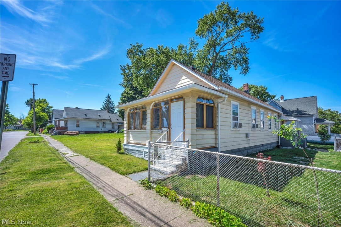 3502 Carlyle Avenue Cleveland OH 44109