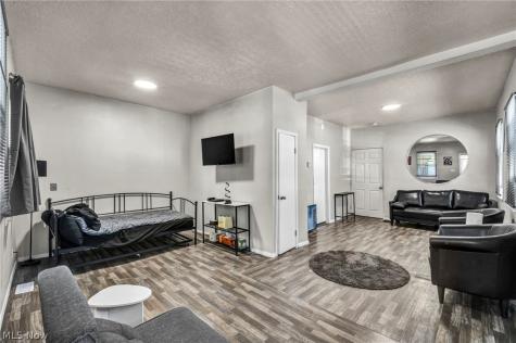 3502 Carlyle Avenue Cleveland OH 44109
