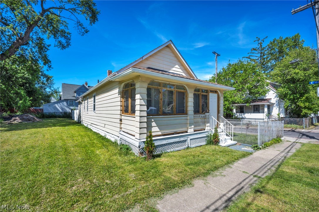3502 Carlyle Avenue Cleveland OH 44109