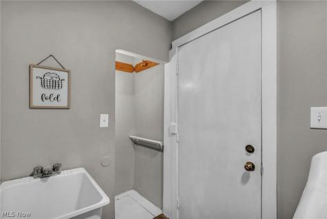 3502 Carlyle Avenue Cleveland OH 44109