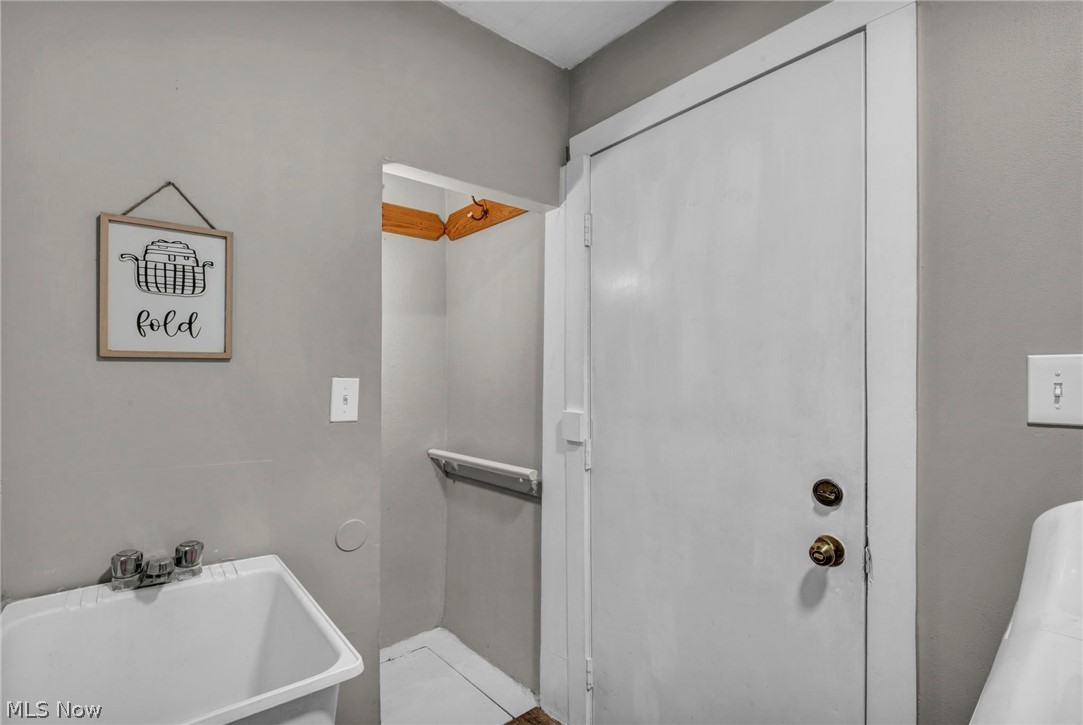 3502 Carlyle Avenue Cleveland OH 44109