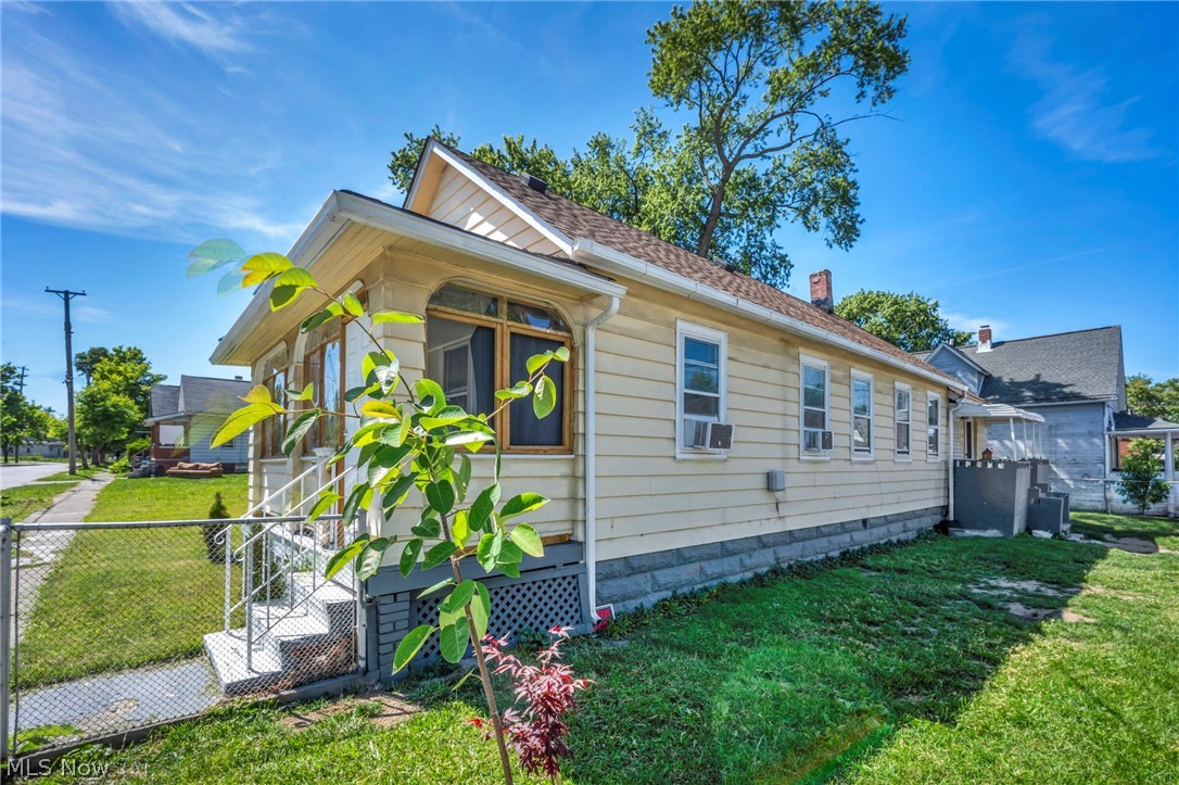 3502 Carlyle Avenue Cleveland OH 44109