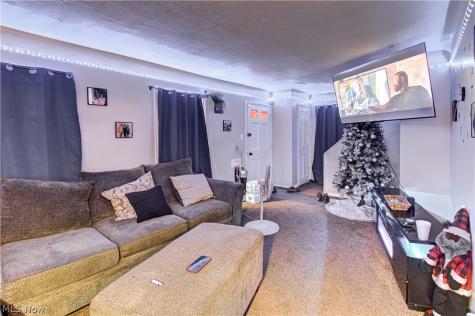 16114 Delrey Avenue Cleveland OH 44128