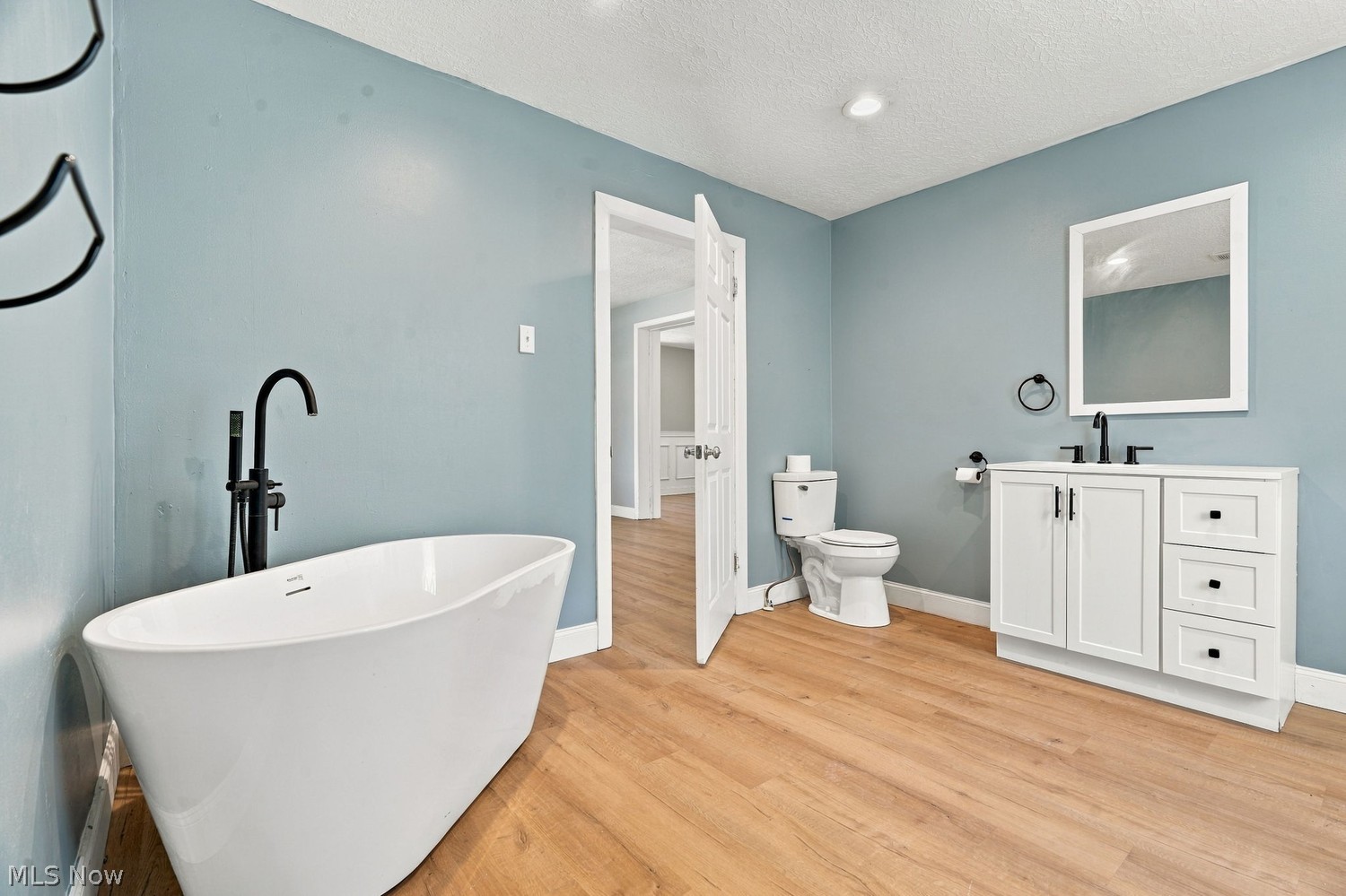 930 E Main Street Louisville OH 44641