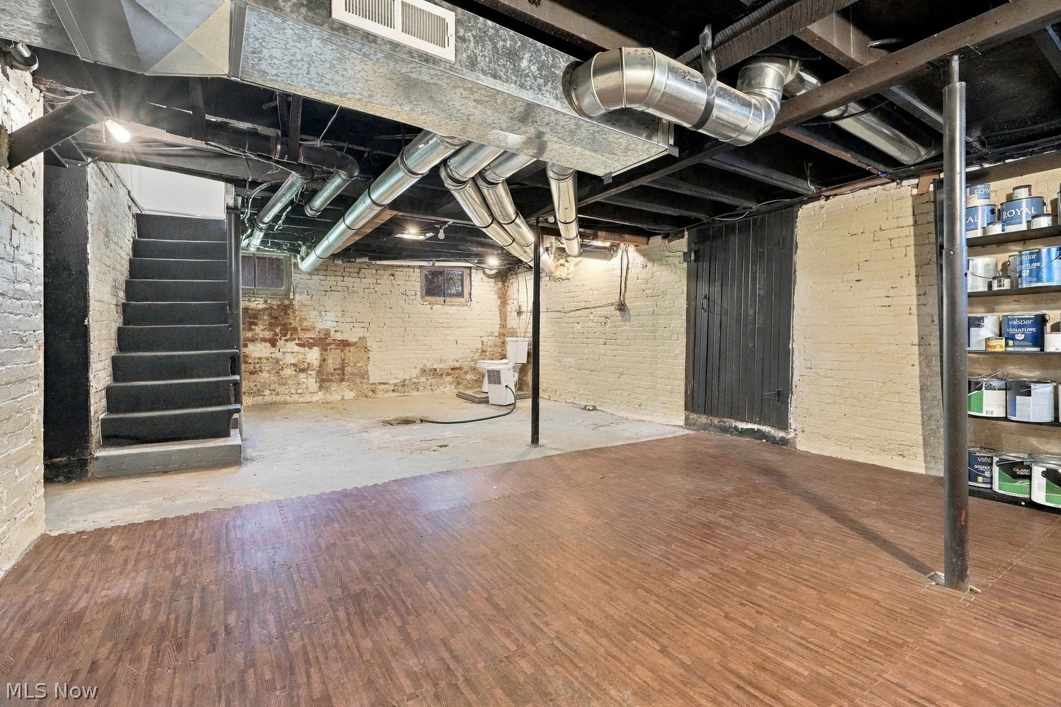 930 E Main Street Louisville OH 44641