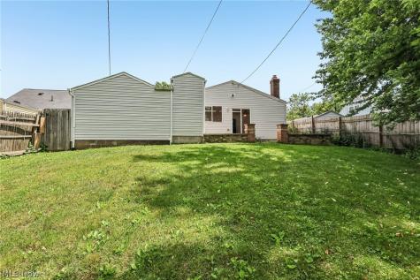 1666 Thornapple Avenue Akron OH 44301