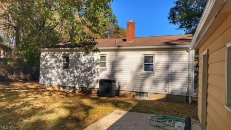 1860 Honodle Avenue Akron OH 44305