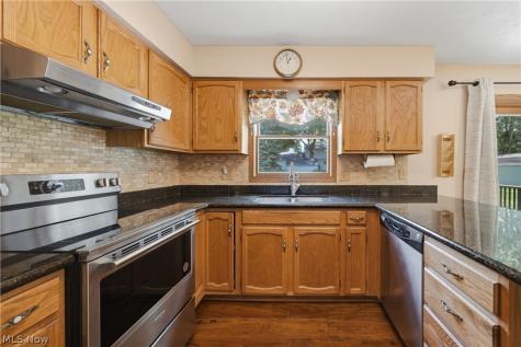 1749 Cove Street NW Uniontown OH 44685