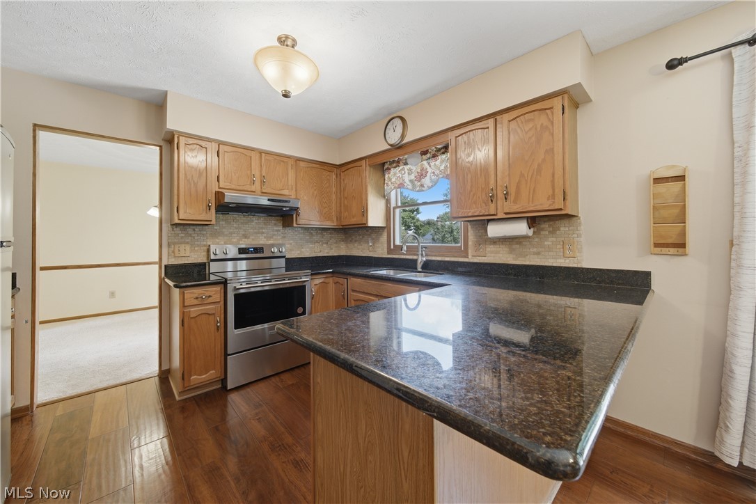 1749 Cove Street NW Uniontown OH 44685