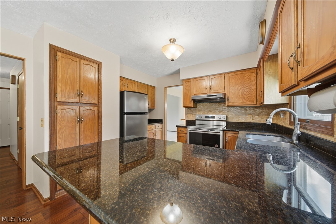 1749 Cove Street NW Uniontown OH 44685