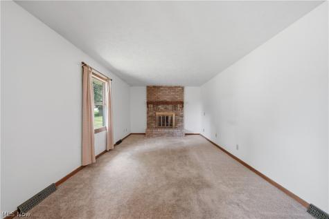 1749 Cove Street NW Uniontown OH 44685