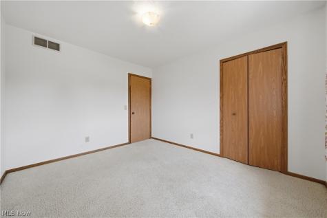 1749 Cove Street NW Uniontown OH 44685