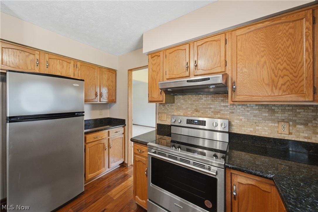 1749 Cove Street NW Uniontown OH 44685