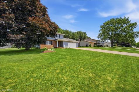 1749 Cove Street NW Uniontown OH 44685