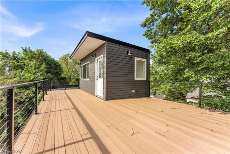 4210 Peach Court Cleveland OH 44113