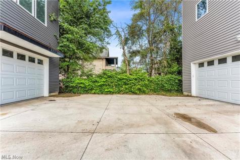 4210 Peach Court Cleveland OH 44113