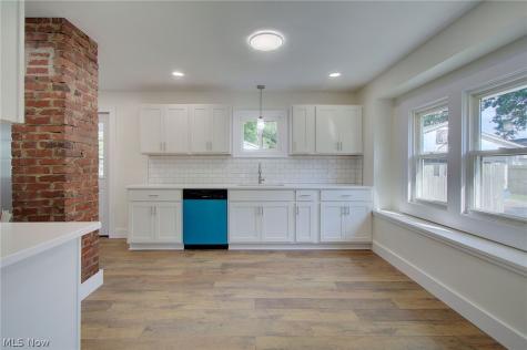 483 Sullivan Avenue Akron OH 44305
