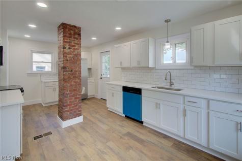 483 Sullivan Avenue Akron OH 44305